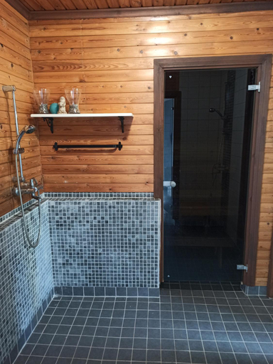 Bathroom, Laukkumaki farm, North Savonia