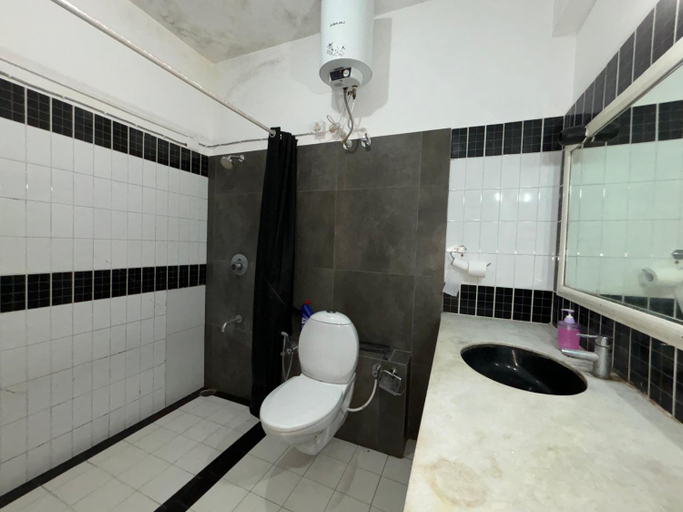 Bathroom 3, BYOC Hostels, Indiranagar, Bangalore