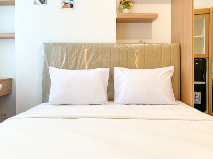 Bedroom 2, Tranquil and Homey Studio at Tokyo Riverside PIK 2 Apartment By Travelio, Tangerang