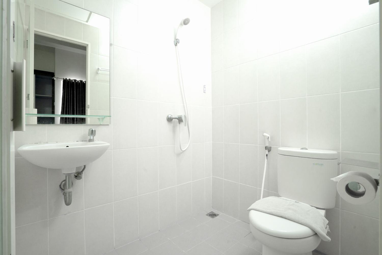 Bathroom 4, M Living at Menara One, Sukoharjo