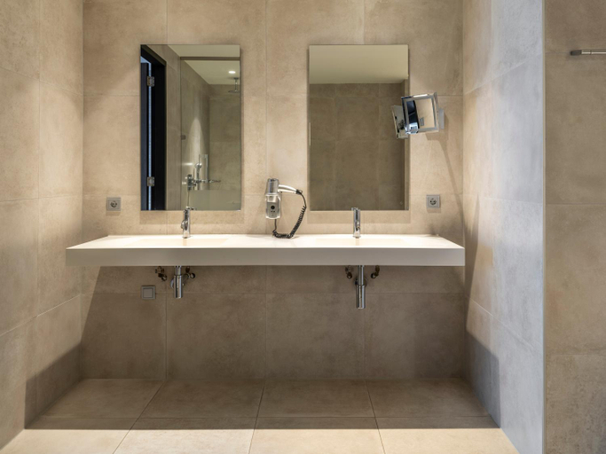 Bathroom 7