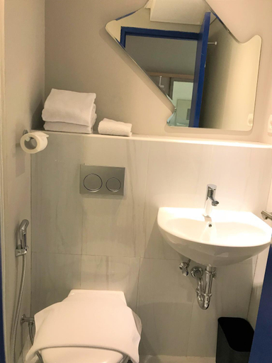 Bathroom 5, ibis budget Surabaya Diponegoro, Surabaya