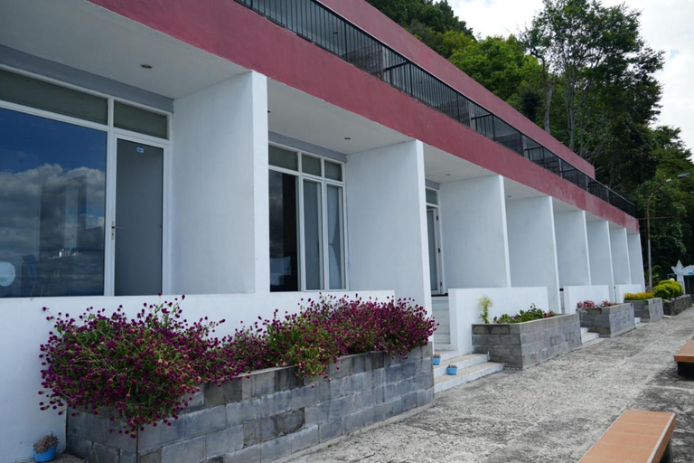 Exterior 8