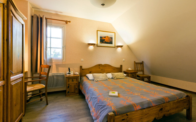 Bedroom 2, Logis Hotel L'auberge Du Bougnat, Puy-de-Dôme