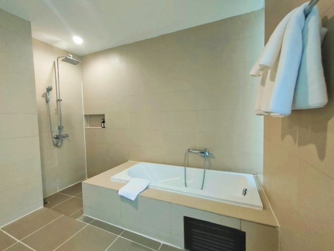 Bathroom 18