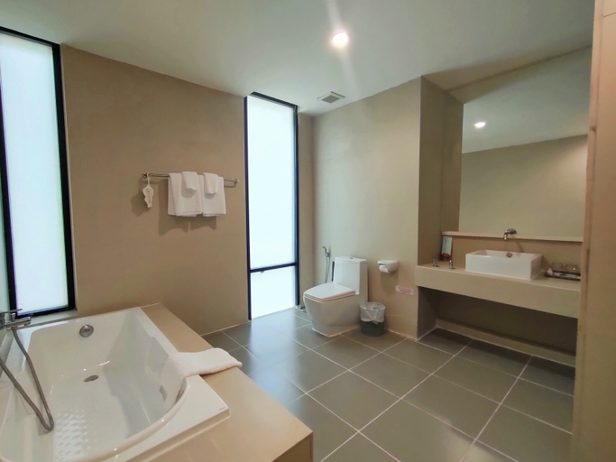 Bathroom 15