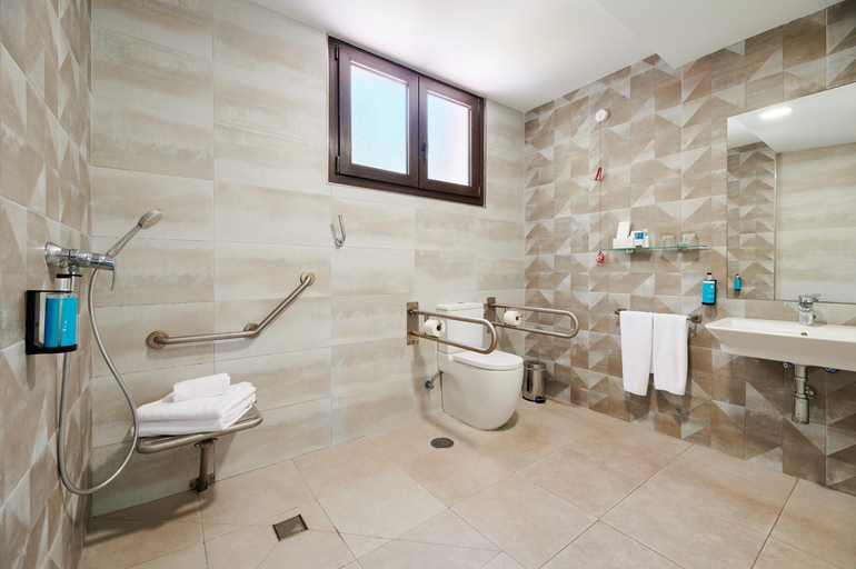 Bathroom 5, AluaSun Marbella Park, Málaga