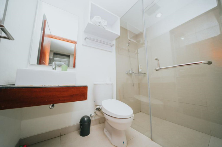 Bathroom 13