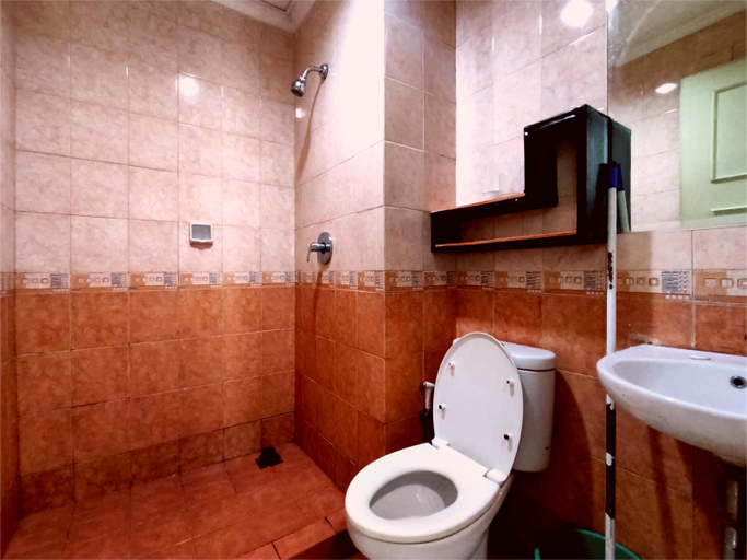 Bathroom 8