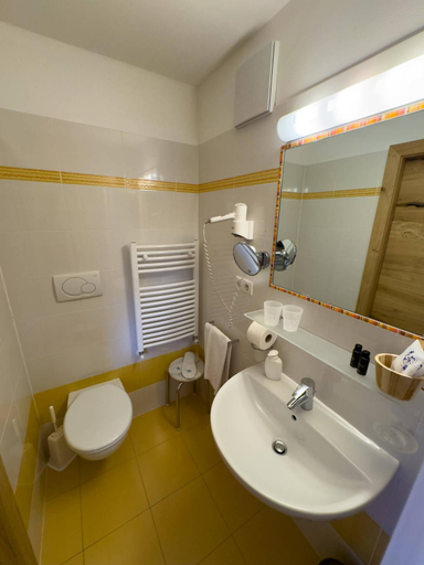 Others 2, Bar-Restaurant-Pizzeria Antermont B&B, Trento