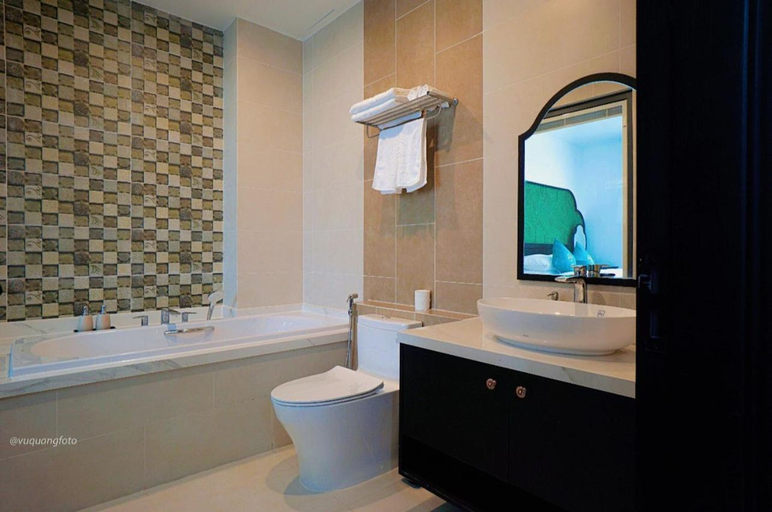 Bathroom 10