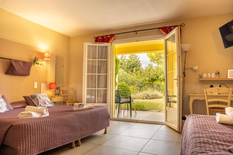 Bedroom 2, Logis Hotel des Granges, Bouches-du-Rhône