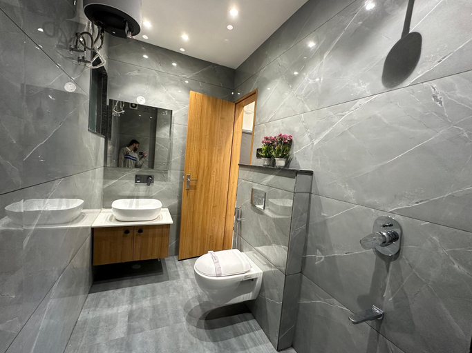Bathroom 3, Hotel sky way inn, Hisar