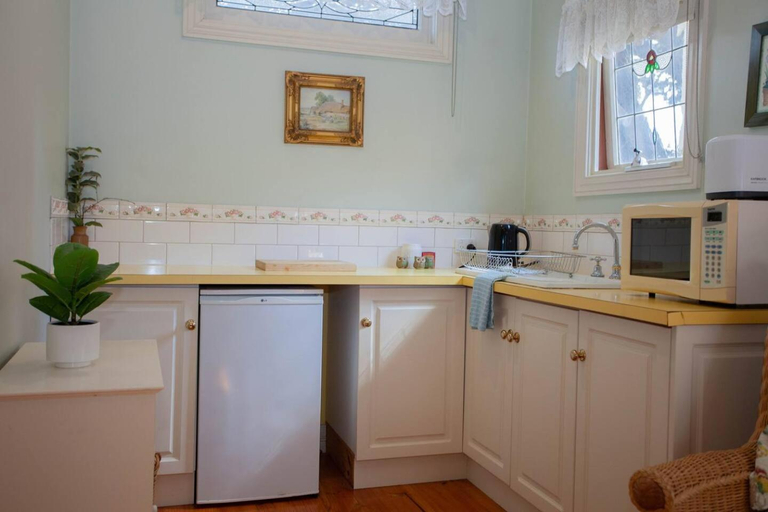 5, Rapunzels Cottage 1br Fairytale Studio Stay, Ballarat - Central