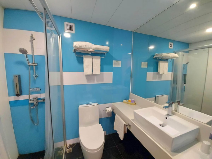 Bathroom 4