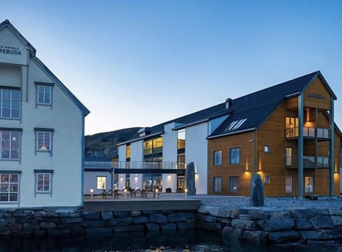 Exterior & Views