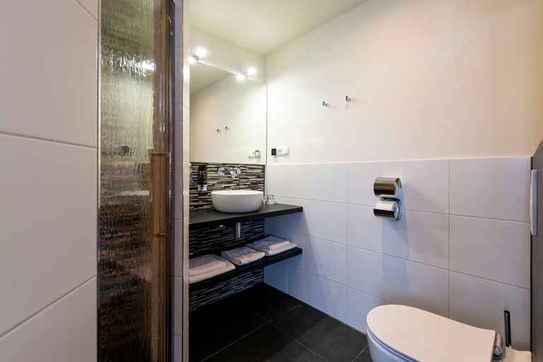Bathroom 4, Hotel Oepkes, Terschelling