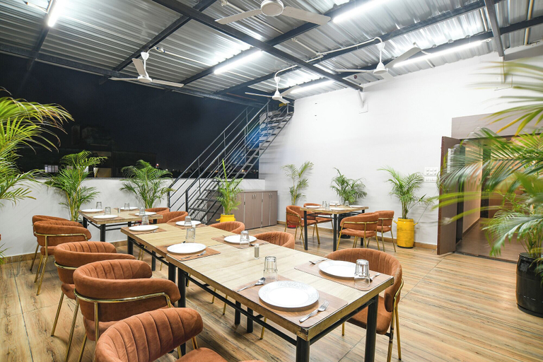 Food & Drinks 3, Fabhotel Avinya, Indore