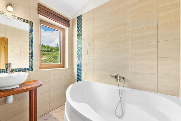 Bathroom 5, Villa Dol Istra, Buzet