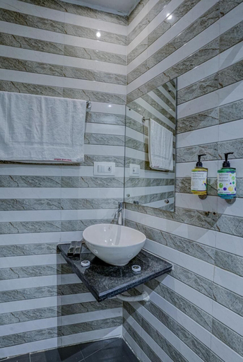 Bathroom 3, Hotel Skylink Hospitality, Mumbai City