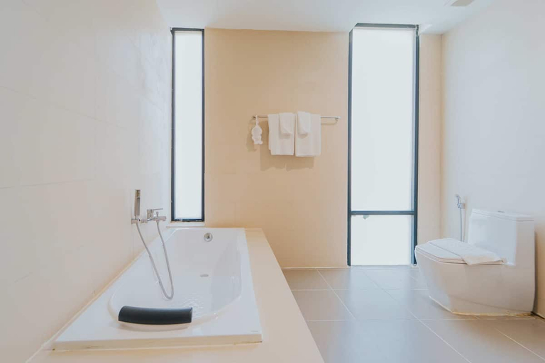 Bathroom 13