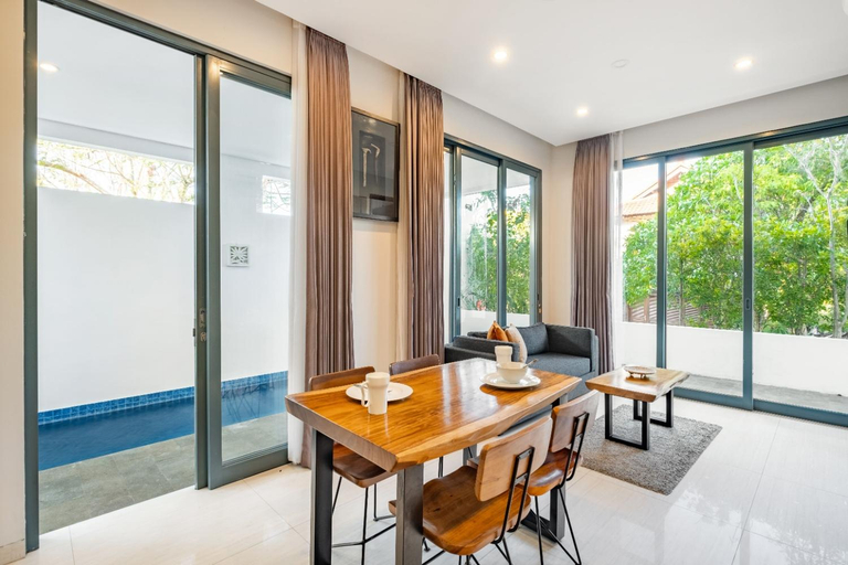 Dining Room 9
