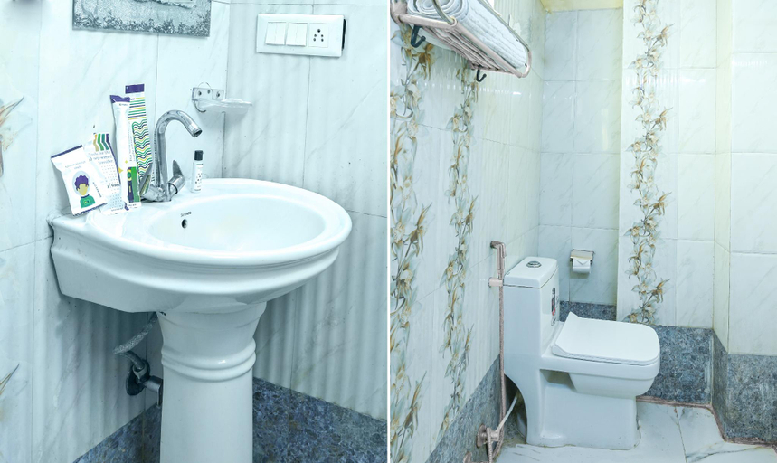 Bathroom 4, Treebo Green View, Noida, Gautam Buddha Nagar