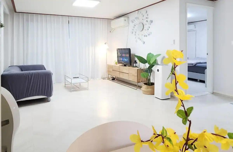 Bedroom, 마이리틀 White Linen House, Mapo