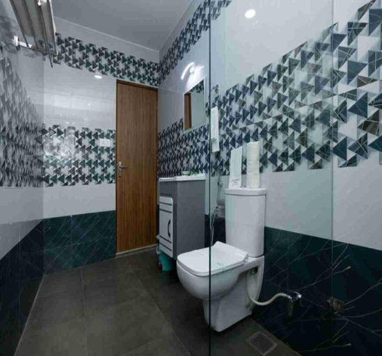 Bathroom 5, Le Serene Munnar Luxury Resorts & Spa, Idukki