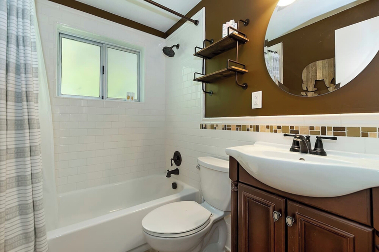 Bathroom, Sunshine Cabin Cozy 2-Story Getaway, San Bernardino