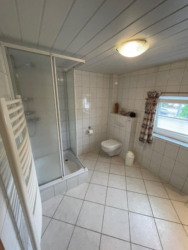 Bathroom 4, Bartke Zimmervermietung, Region Hannover