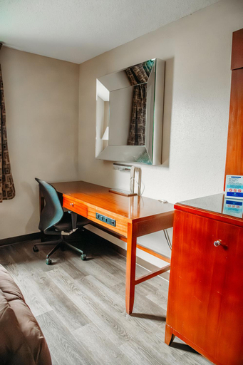 Others 4, Country Garden and Suites, Franklin