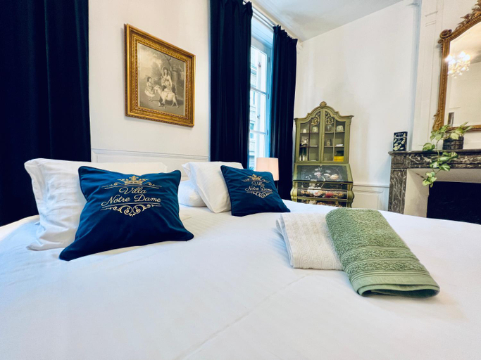 Bedroom 2, LA SUITE de NOTRE DAME au pied du CHATEAU FORT, Ardennes