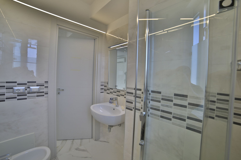 Bathroom 5, Riviera Luxury Rooms, Lecce