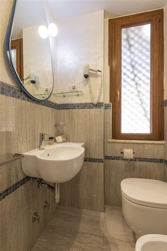 Bathroom 5, Hotel Deborah, Ravenna