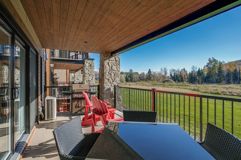 Others 5, Slopeside Condo, Les Pays-d'en-Haut