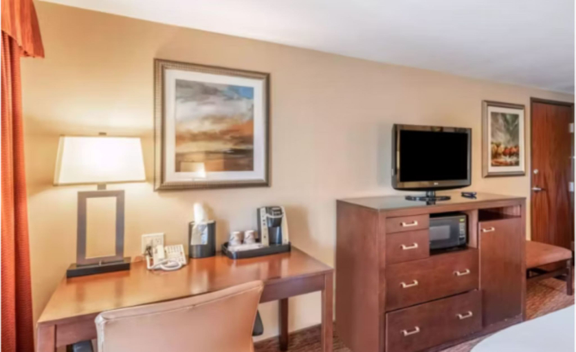 Bedroom 4, White Peak Hotel, Summit