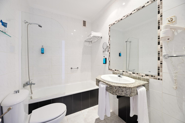 Bathroom 5, AluaSun Marbella Park, Málaga