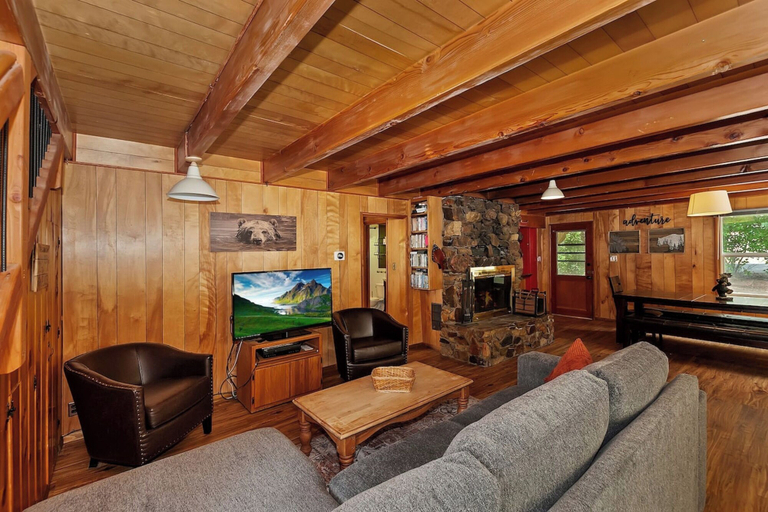 Others 5, Sunshine Cabin Cozy 2-Story Getaway, San Bernardino