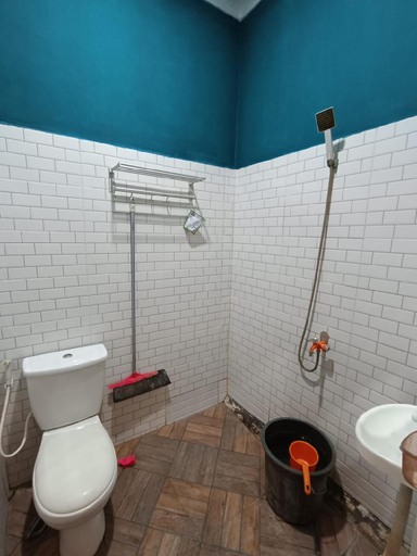 Bathroom 1, OYO Life  92977 Neba Kost Aesthetic, South Tangerang