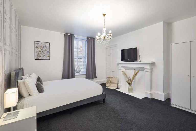Room 5, Host Stay Queen Street Apartment, Northumberland