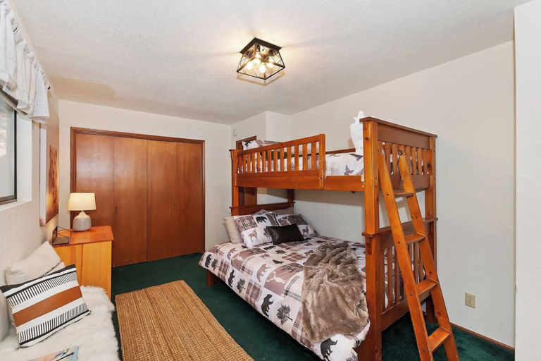 Bedroom 2, Everwood Serenity Treehouse, San Bernardino