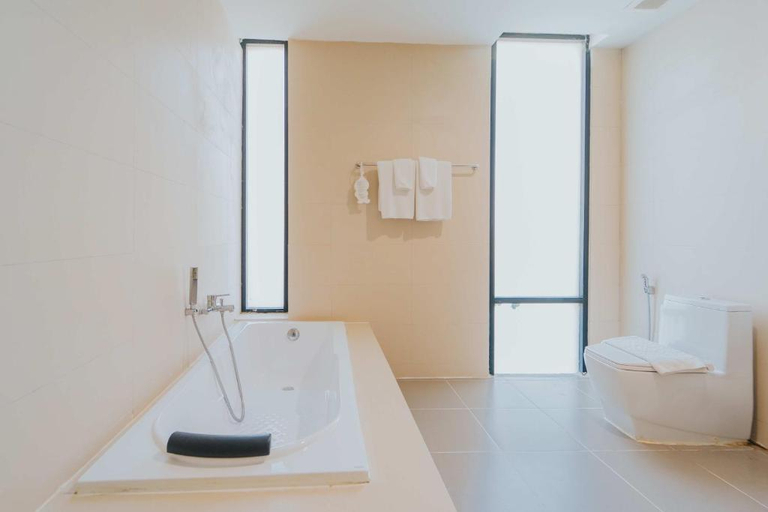 Bathroom 13