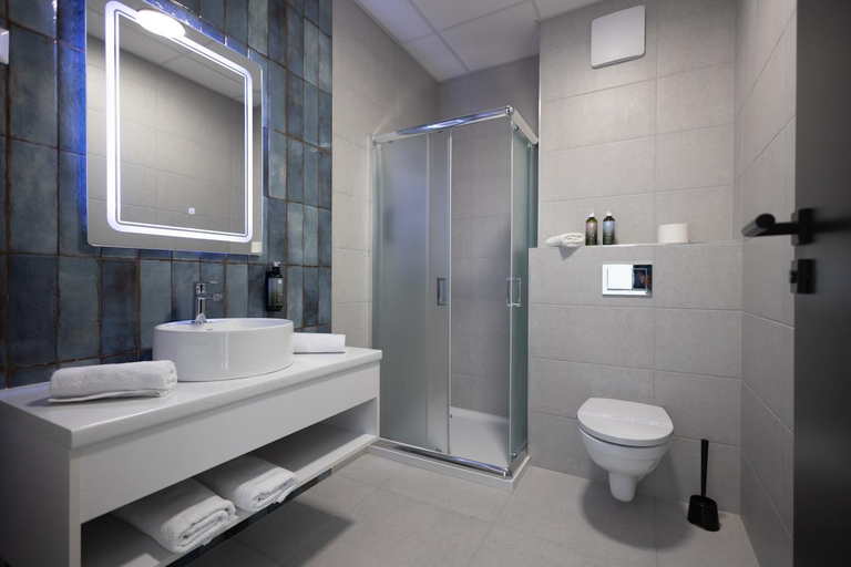 Bathroom, Central Residence Apartmanok, Miskolci