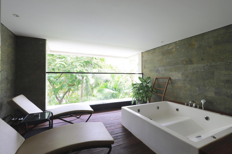 Bathroom 13