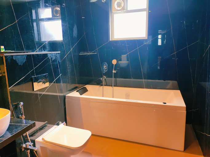 Bathroom 2, Hotel Kunal Palace, Ahmadnagar