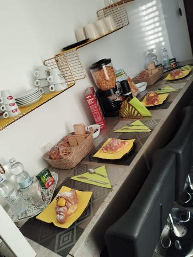 Food & Drinks