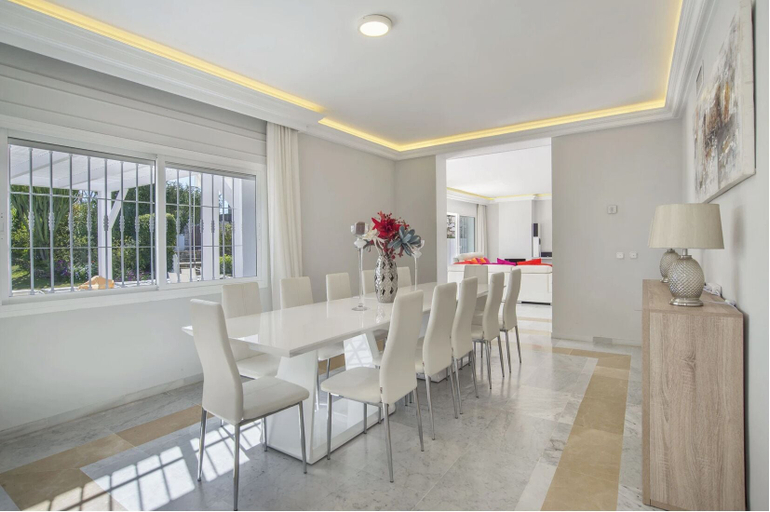 Others 5, Elegant Villa Retreat, Málaga