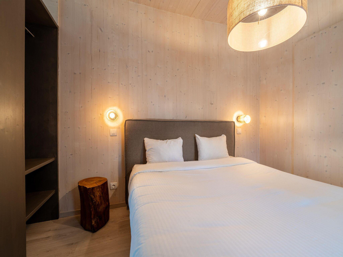 Others 5, Lakeside Love Nest, Hainaut