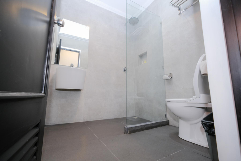 Bathroom 8